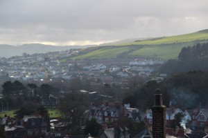 Greens move upwards from the valley floor to the hills